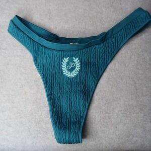 PINK Victoria's Secret 4 Pc Thongs Set Bundle Women's Sz M‎ Cozy Cute Casual